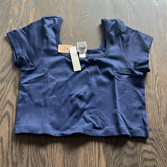 PINK Victoria’s Secret SEAMLESS RIB SHORT-SLEEVE CROP TOP FINAL SALE - Picture 2 of 4